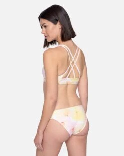 Max Aloha Hibiscus Moderate Bottom